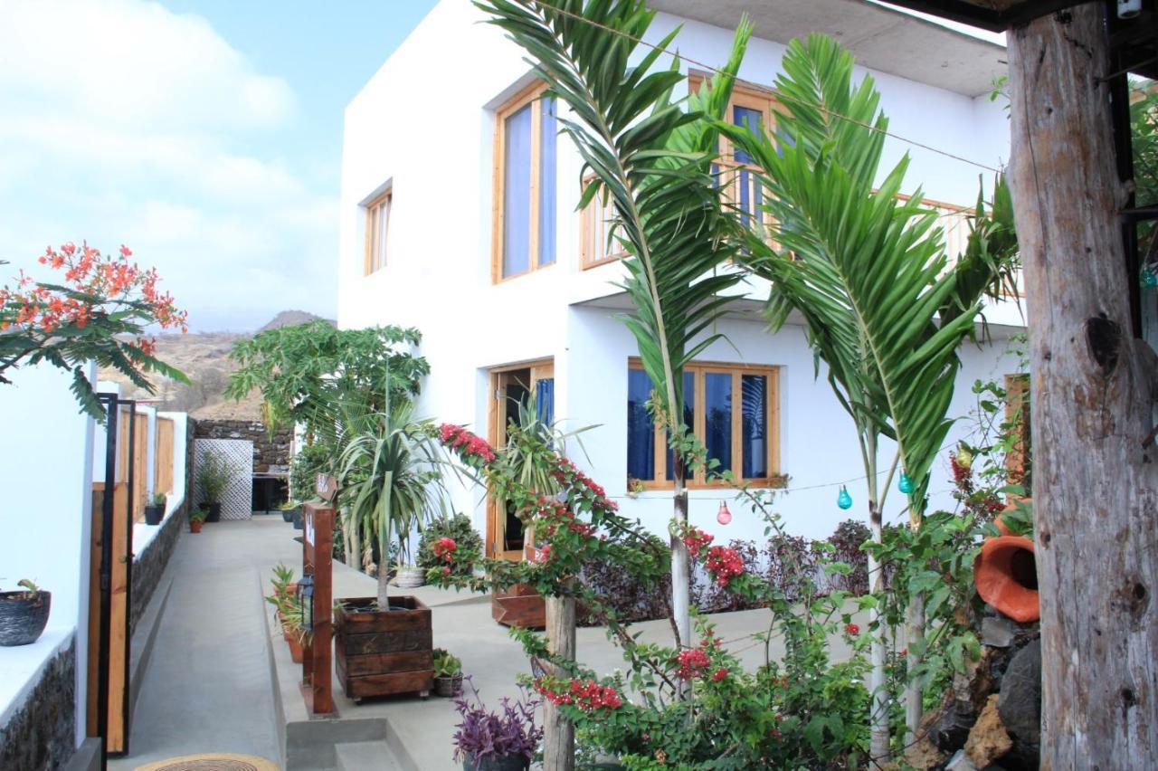 Pipi'S Guest House Sao Filipe Bagian luar foto
